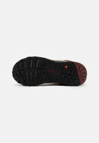 Keen Trekingové boty - brown