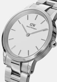 Silver stainless steel watch with a white dial, minimalist silver hour markers, and a polished finish on the round case and link bracelet.