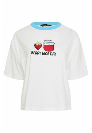 Weißes Kurzarmhemd mit hellblauem Kragen, mit einer Erdbeere, einem Marmeladenglas und dem Text "BERRY NICE DAY" auf der Brust.