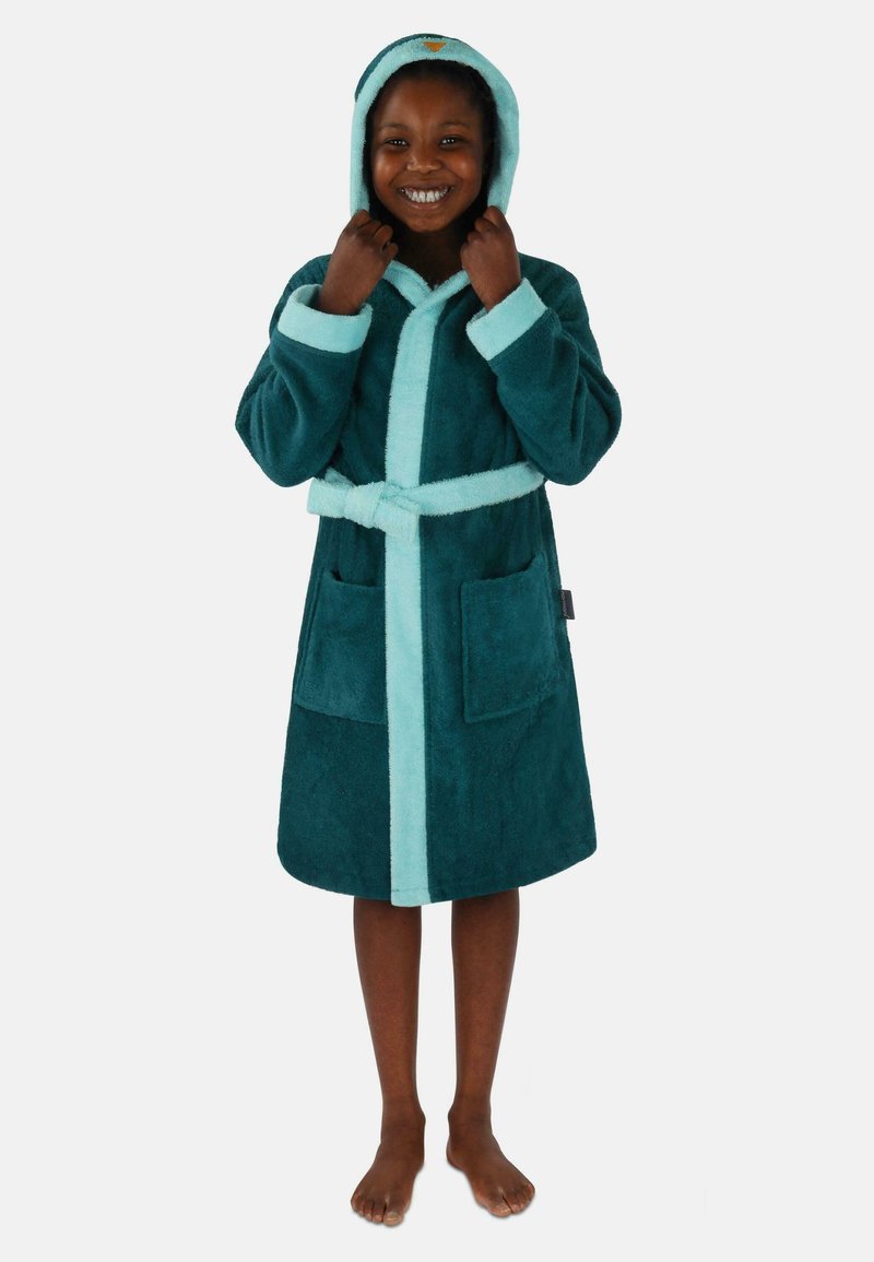 Türkis- und türkisfarbener Kapuzen-Bademantel mit vorderem Bindegürtel, zwei Taschen, flauschiger Textur und einem kontrastierenden Farbbesatz entlang der Kanten.
