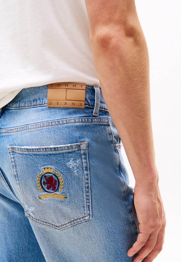 JAIMIE LOOSE - Loose Jeans - denim light2