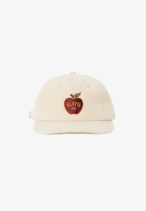 Cappellino da baseball in corduroy di un beige chiaro con un ricamo di mela bordeaux con una foglia verde e il testo "BLKVIS NY" sottostante.