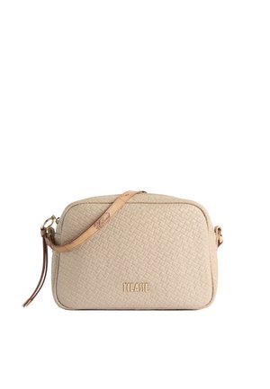 Borsa a tracolla beige con trama intrecciata, tracolla regolabile color cuoio, cursore della cerniera dorato e logo "1° CLASSE" in oro al centro anteriore.