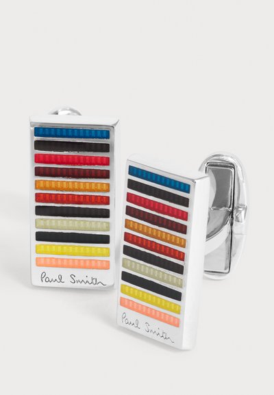 Boutons de manchette rectangulaires en argent avec des rayures horizontales colorées en bleu, noir, rouge, orange, jaune et pêche, signés Paul Smith en bas.