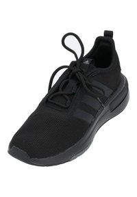 Svart träningsskor med ett andningsbart mesh-ovandel, snörning, tre-stripes design och en dämpad sula för komfort.