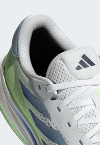 adidas Performance SUPERNOVA RISE - Zapatillas running asfalto - cloud white blue green spark