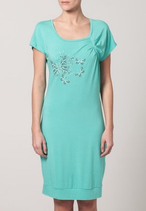 Robe en coton turquoise avec un décolleté arrondi, des manches courtes et un détail froncé à l'avant orné de papillons en cristal.