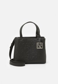 Borsa a tracolla nera realizzata in materiale testurizzato con motivi a logo in rilievo. Presenta manici corti e una tracolla staccabile. Elementi in metallo argentato.