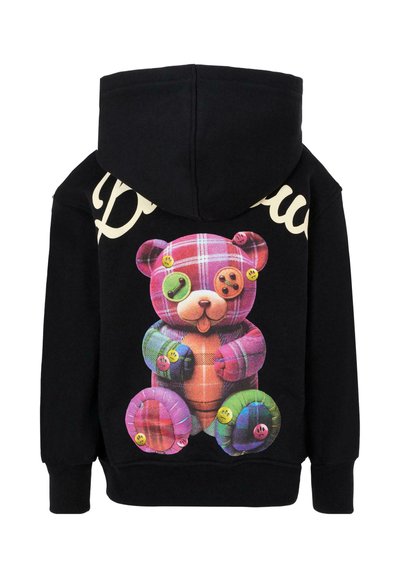 Hoodie noir avec un grand graphique coloré d'ours dans le dos, présentant un motif à carreaux et des détails de boutons souriants. Texte en crème sur l'épaule.