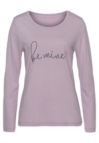 Langärmliges, helllilanes Baumwollhemd mit rundem Ausschnitt und dem Text "be mine" in Dunkelgrau mit einem pinken Herzakzent.