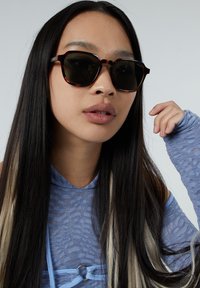 Komono MATTY - Lunettes de soleil - dark brown