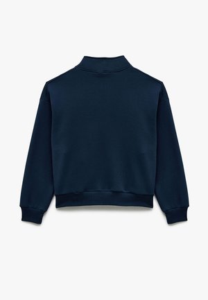 Marine sweatshirt, katoenmengsel stof, relaxte pasvorm, hoge kraag, ribgebreide manchetten en zoom, gladde textuur, minimalistisch design.