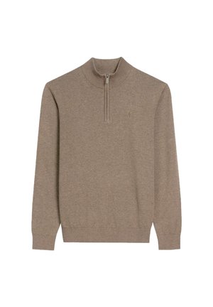 Brązowy sweter dzianinowy z suwakiem o długości jednej czwartej, prążkowanym kołnierzem i mankietami, z małym wyszywanym logo na lewej piersi.
