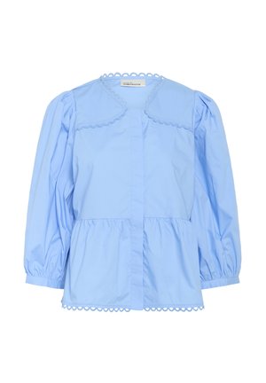 Svetlomodrá bavlnená blúzka s peplum strihom, nafúknutými rukávmi, volánovým golierom a detailmi na leme; uzavretie na prednej strane pomocou gombíkov.