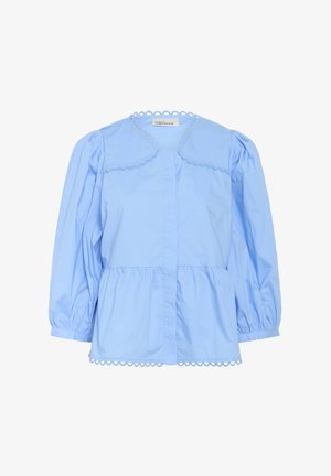 Himmelblaue Baumwollbluse mit Peplum-Design, gepufften Ärmeln, gewelltem Kragen und Saumdetails; vorn mit Knopfverschluss.