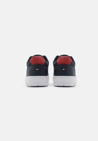 Tommy Hilfiger BASKET CORE LITE granatowy
