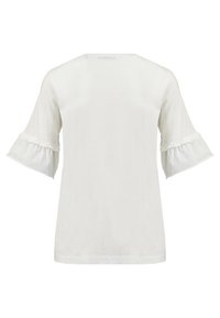 Bílý top s krátkým rukávem, který má volánkové manžety, kulatý výstřih a celkově jemnou strukturu. Jednoduchý design bez viditelných vzorů nebo akcentů.
