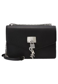 Borsa a tracolla in pelle nera con chiusura in argento, cinturino a catena e design a pattina geometrico. Presenta un charm con logo e finitura testurizzata.