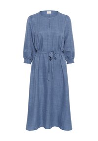 Robe en chambray bleu avec de longues manches bouffantes, des poignets élastiques, un col rond et une ceinture à nouer à la taille. Texture lisse et ourlet au genou.