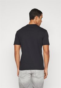 Calvin Klein MICRO LOGO 2 PACK  - Paprasti marškinėliai - black/tawny port