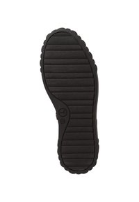 Czarna gumowa podeszwa buta z teksturowanym, rowkowanym wzorem i falistym brzegiem oraz tłoczoną marką.