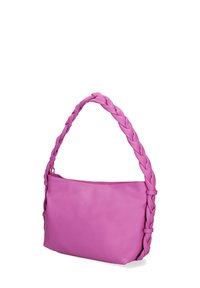 Borsa a tracolla rosa intrecciata con una texture liscia, dotata di una maniglia ampia e una chiusura superiore con zip. Forma rettangolare, dimensione media.