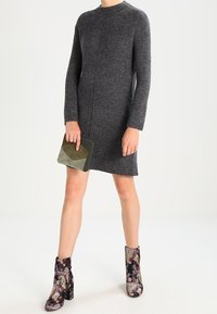 Even&Odd Abito in maglia - mottled dark grey