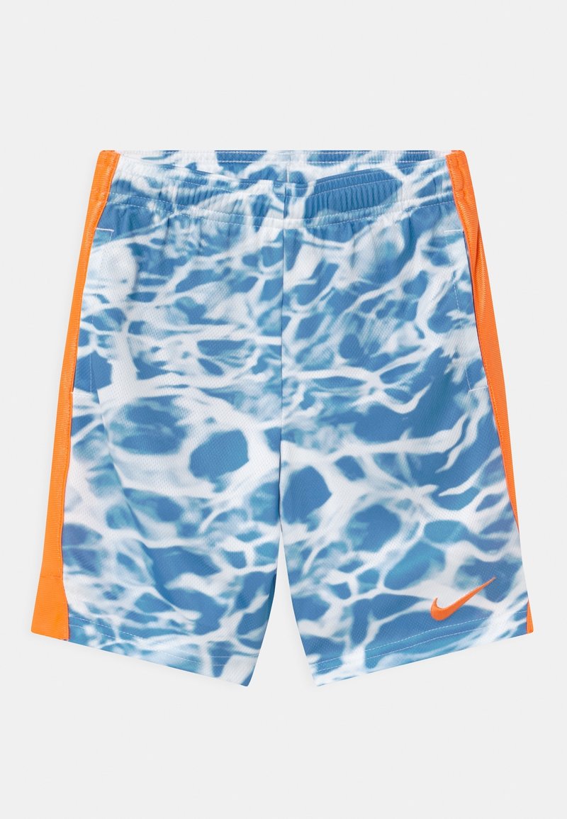 Shorts atletici blu e bianchi con un motivo ad acqua, pannelli laterali arancioni e logo Nike swoosh sulla gamba sinistra.