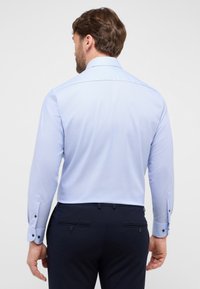 Eterna BAUMWOLLHEMD - COMFORT FIT - Camicia elegante - hellblau