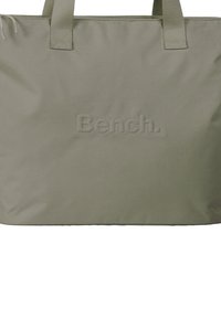 Sac fourre-tout vert avec deux poignées supérieures. Arrière présente le logo embossé "Bench." à l'avant. Fabriqué en tissu lisse et durable. Design simple sans embellissements supplémentaires.