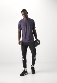 adidas Performance STRETCH - Sportska majica - shadow violet/black