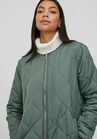 VILA VIMANON QUILTED JACKET  - Klasický kabát - duck green