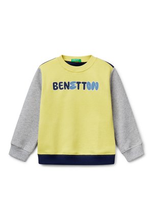 - Bluza