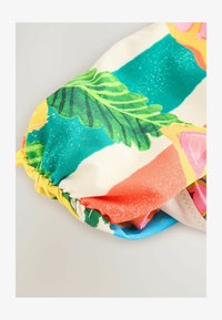 Wybrany, red green tropical