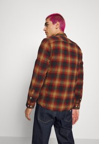 Only & Sons ONSLUCA LIFE CHECK - Camisa - kangaroo