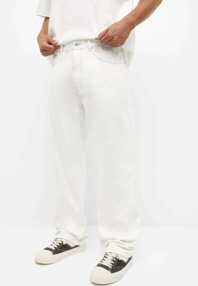 PULL&BEAR WIDE LEG Jeans Relaxed Fit white/weiß Zalando.at