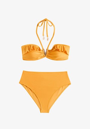 Gelber zweiteiliger Bikini mit Neckholder-Oberteil mit Rüschen und hoch geschnittenem Unterteil.