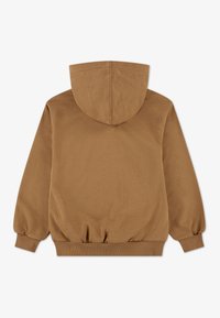 Hanorac maro dintr-un material moale, cu glugă ajustabilă prin șnur și manșete și tiv striate. Design simplu, cu textură netedă și fără ornamente vizibile.