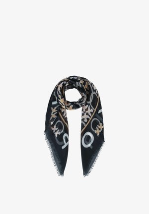 Sciarpa nera con motivi floreali e lettere beige e bianchi, piegata sciolmente con bordi sfrangiati.