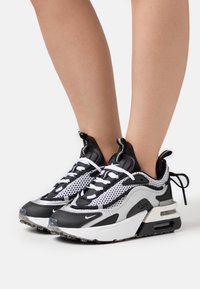 Nike Sportswear - AIR MAX FURYOSA NRG - Joggesko - metallic silver/black/white Miniatyrbilde 1