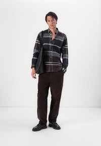 Barbour ICELOCH TAILORED TARTAN SHIRT - Cămașă - midnight oak