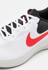 Nike Performance REVOLUTION 7 - Väglöparskor - white/fire red/black/photon dust/team red