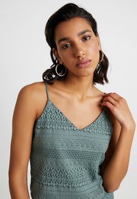 Vero Moda VMHONEY SINGLET - Top - laurel wreath