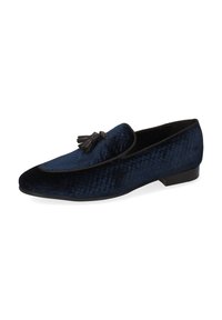Donkerblauwe fluwelen loafers met een gestructureerd patroon, voorzien van een zwarte tasselaccent en een slanke zwarte zool. Glad interieur voering.