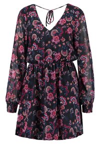 Blumenmusterkleid aus transparentem Stoff, mit V-Ausschnitt, langen Ärmeln, elastischem Bund und gerafften Akzenten an den Manschetten. Dunkler Hintergrund mit lebhaften Farben.