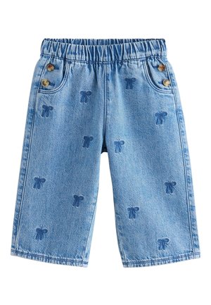 Lyseblå denimbukser til børn med elastik i taljen, knapdetaljer på lommerne og broderede bue-mønstre spredt på stoffet.