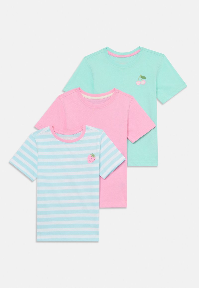 Trīs īsām piedurknēm T-krekli: viens viendabīgs piparmētru zaļš, viens viendabīgs rozā un viens zilā un baltā svītrā ar rozā zemeņu izšuvumu.