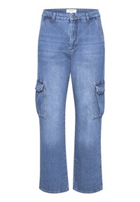 Pantalones cargo de mezclilla azul con un ajuste relajado, bolsillos laterales y un diseño clásico de cinco bolsillos. La tela presenta una textura desgastada.