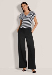 MADELEINE WEITE PALAZZO-MIT BÜGELFALTEN - Broek - black