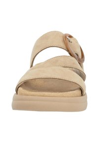 Sandale en nubuck beige avec deux larges lanières et un accent en boucle circulaire marron. Semelle intérieure douce avec une semelle de couleur claire et un design plat.